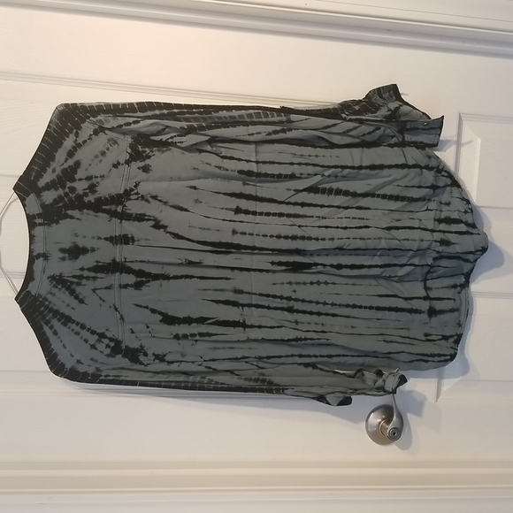 Rock & Republic Long Sleeve 100% Rayon Top. Lace up chest. Size Small - Picture 4 of 7